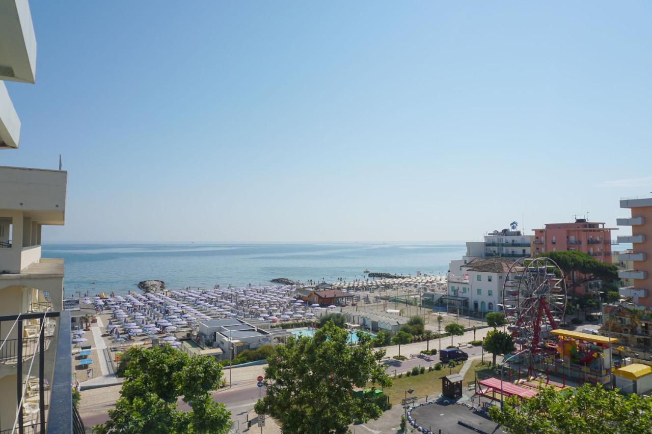 Hotel Bristol Misano Adriatico Dış mekan fotoğraf