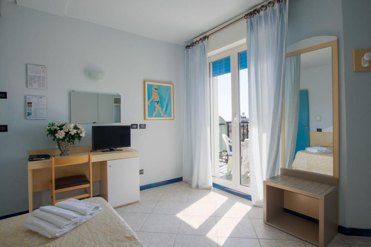 Hotel Bristol Misano Adriatico Dış mekan fotoğraf