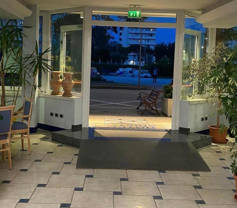 Hotel Bristol Misano Adriatico Dış mekan fotoğraf