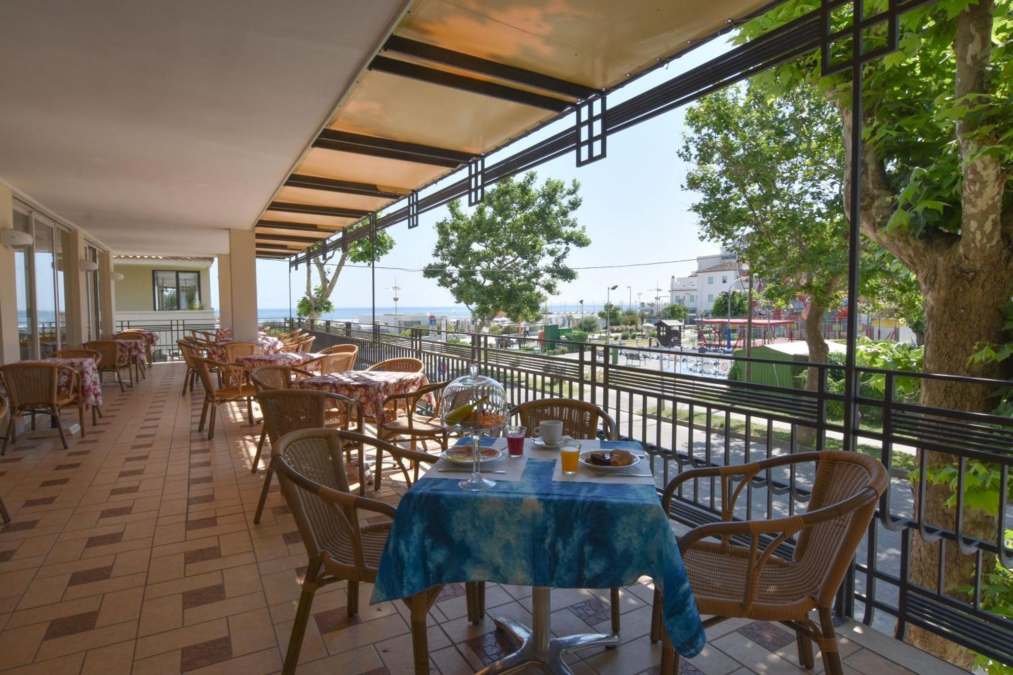 Hotel Bristol Misano Adriatico Dış mekan fotoğraf