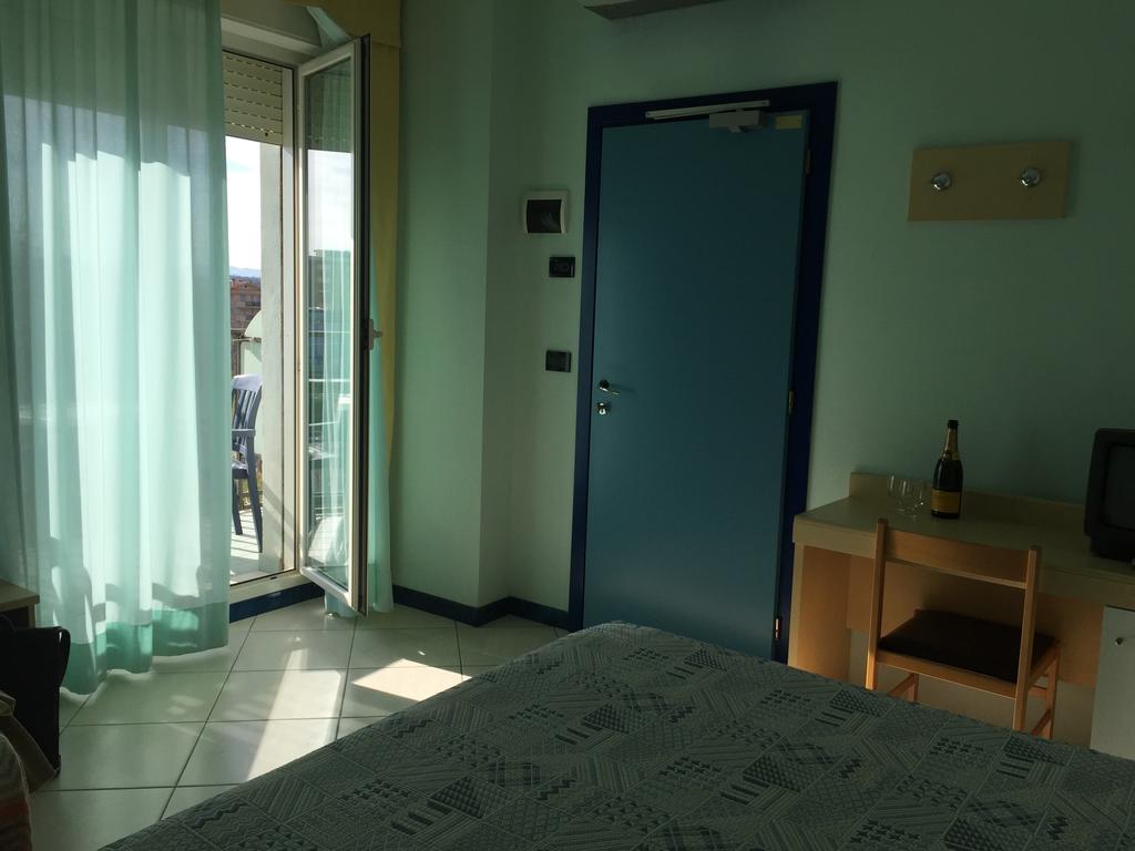 Hotel Bristol Misano Adriatico Oda fotoğraf