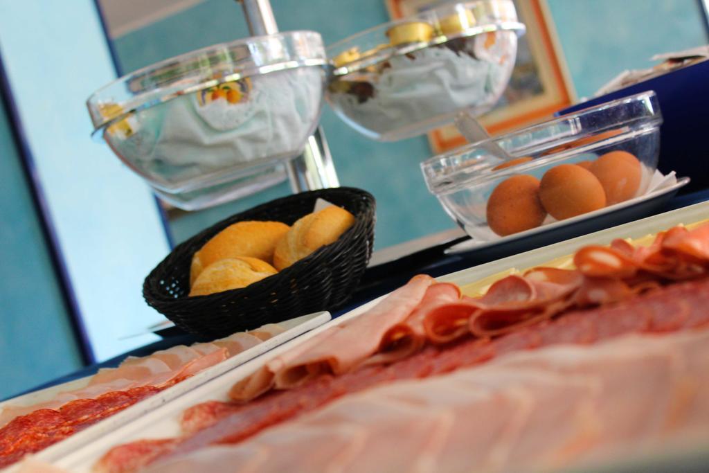 Hotel Bristol Misano Adriatico Dış mekan fotoğraf