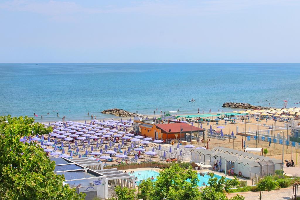 Hotel Bristol Misano Adriatico Dış mekan fotoğraf
