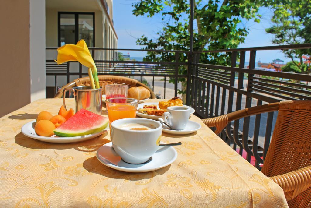 Hotel Bristol Misano Adriatico Dış mekan fotoğraf