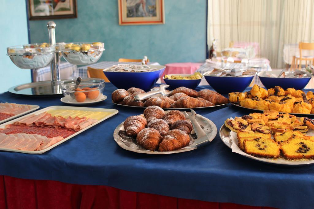 Hotel Bristol Misano Adriatico Dış mekan fotoğraf